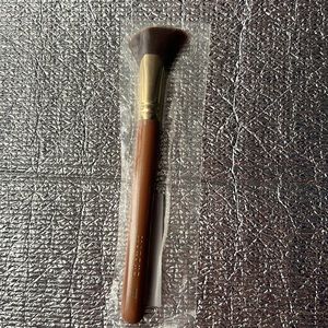 Morphe 610 Glow Show Highlighter Fan Brush